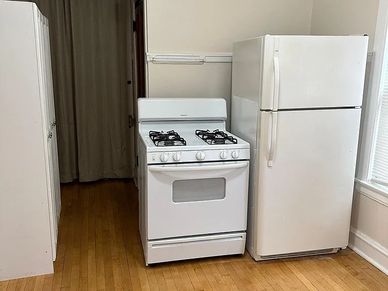 2137 W Cornelia Ave #2W — Photo 4