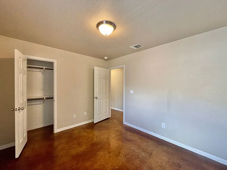 928 Maplewood St — Photo 15