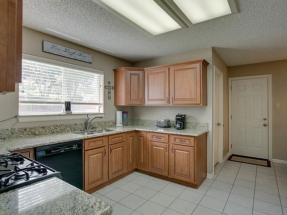 4th image of 2058 Vista Dr