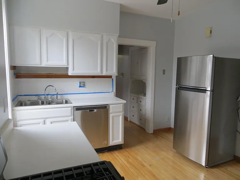 2210 W Wilson Ave — Photo 6