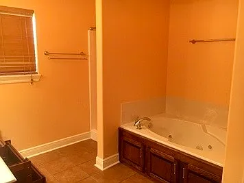 104 W Tyler Ln — Photo 9