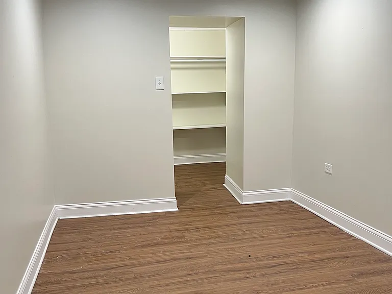 6111 S Champlain Ave #BASEMENT — Photo 15