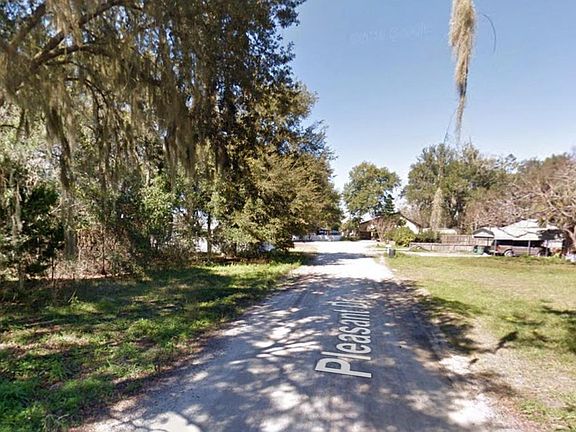 4th image of 111 Pleasant Dr E