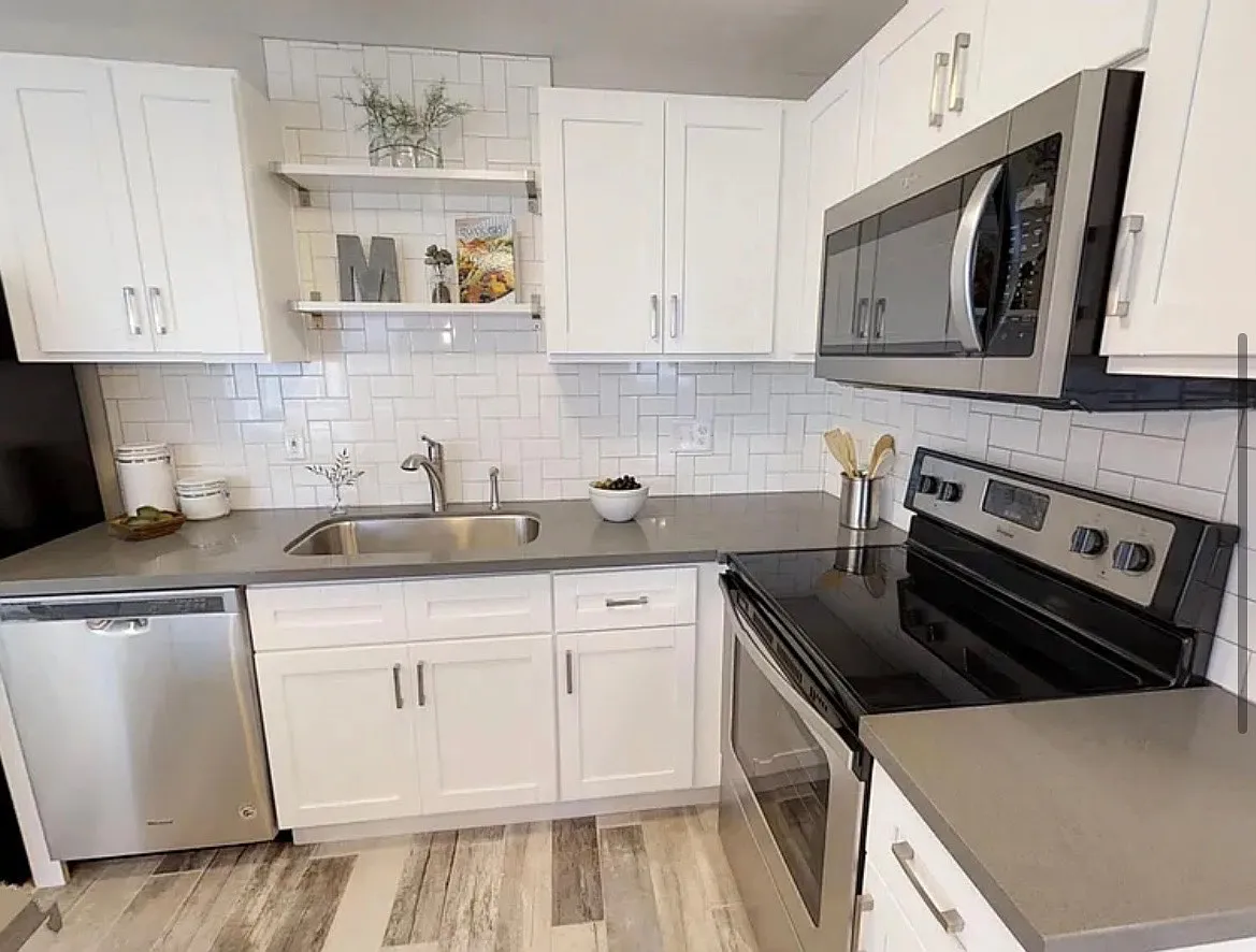 5729 Montgomery Rd - unit 2 — Photo 4