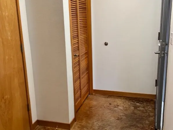 2568 NW Vaughn St, Portland, OR