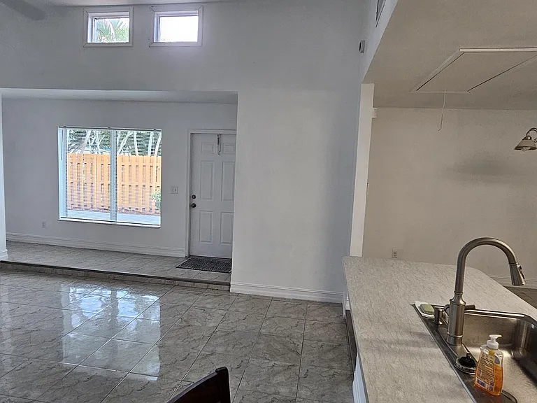 1016 Manor Dr #5C — Photo 9