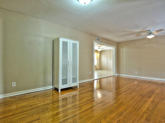 3rd image of 9633 Westview Dr
