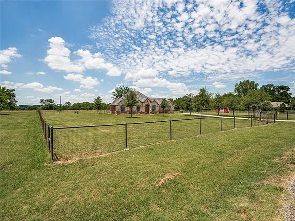 3rd image of 5682 Pecan Place Dr
