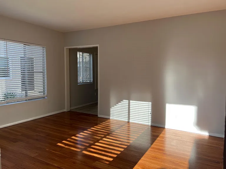 1500 N Buena Vista St #B — Photo 28