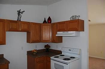 4th image of 623 Cherry St