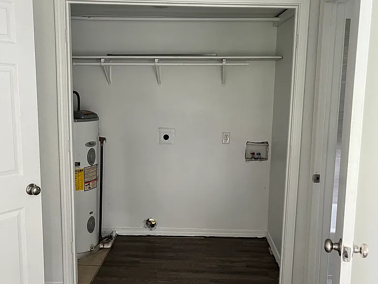 215 Wilson Ave — Photo 5