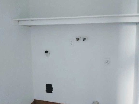4th image of 580 Salas St