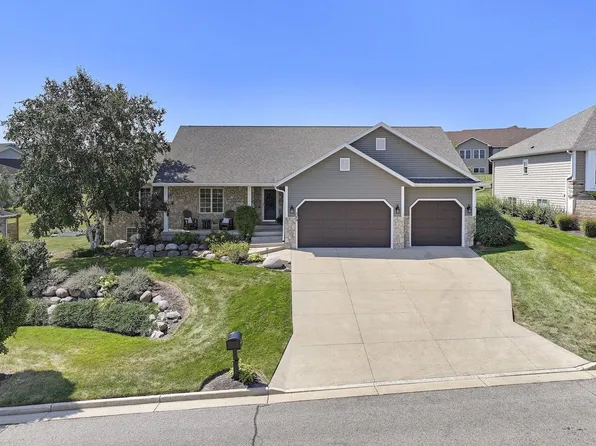 329 South Stone Ridge DRIVE, Lake Geneva, WI 53147