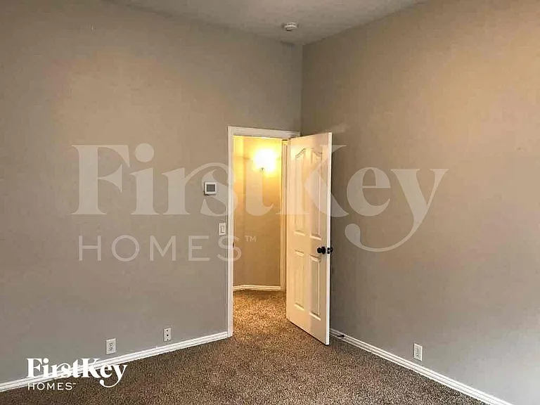 612 Celeste Ln — Photo 16