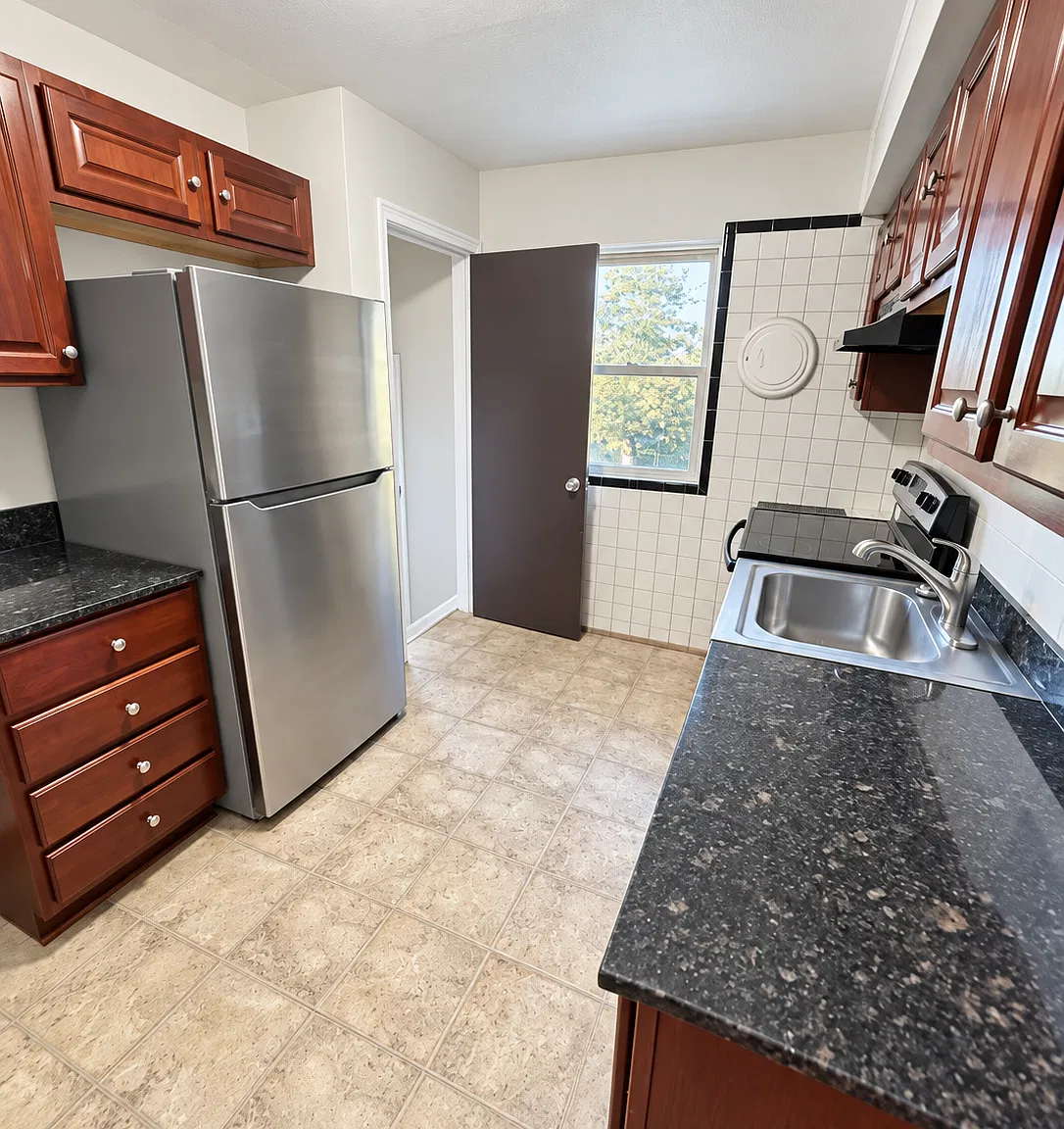 3 bed, 1000 sqft, $1,600 — Photo 4