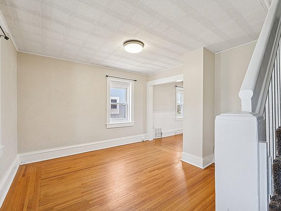5th image of 1015 Stoughton Ave