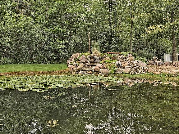 5th image of 18920 White Oak Dr