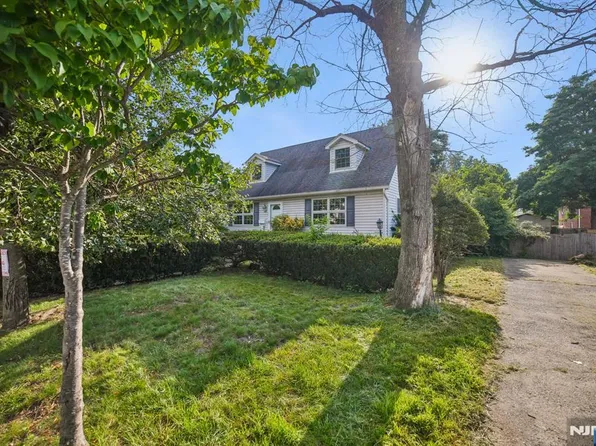 1161 Summit Avenue, Teaneck, NJ 07666