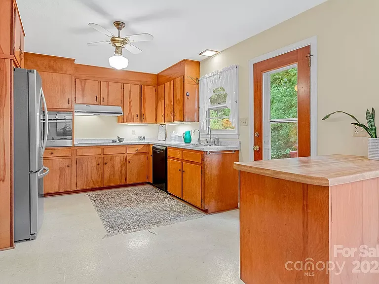 15 Zephyr Dr — Photo 8