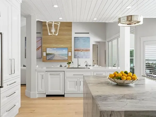 88 Eugenia DR, NAPLES, FL 34108