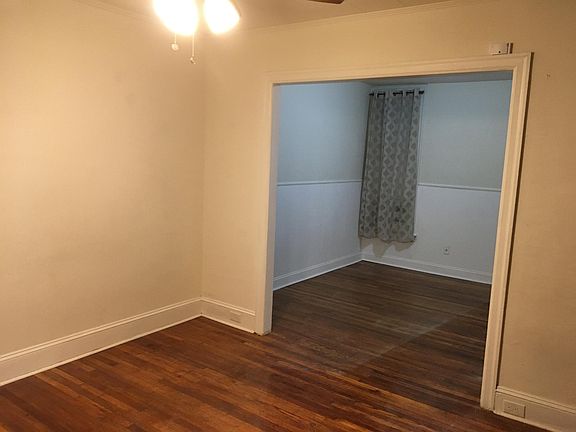 3rd image of 4747 Oakmont St