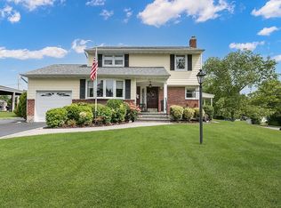 21 Regina Dr, Commack, NY 11725