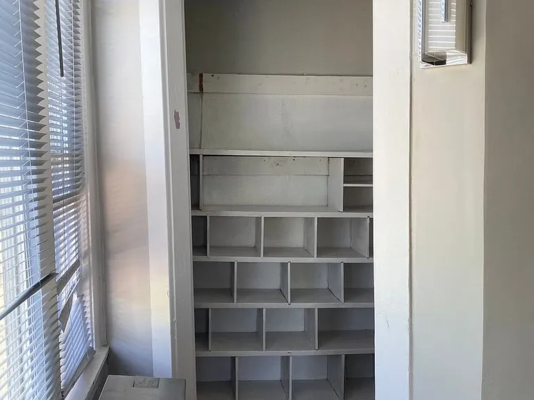 609 E State St — Photo 95
