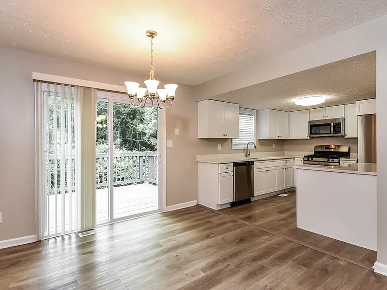 2405 Betsy Ct SW — Photo 9