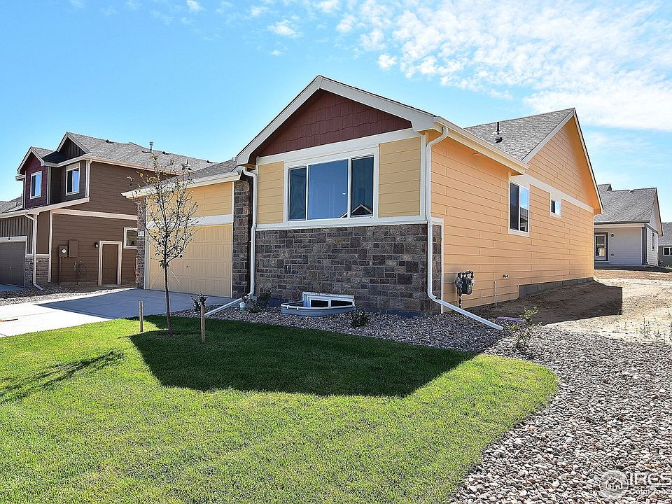 1st image of 830 Finch Dr