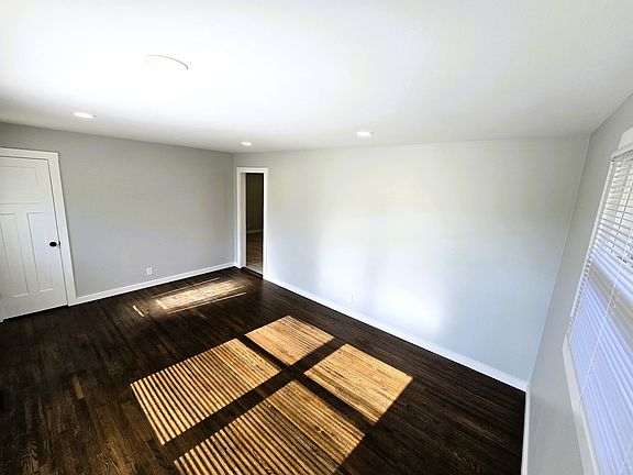 3rd image of 3273 Vailview Dr