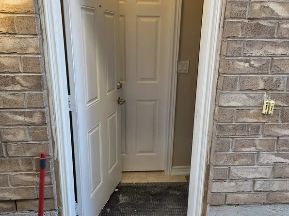 61 NW Interlude Dr #Basement, Brampton, ON L6X 3B1