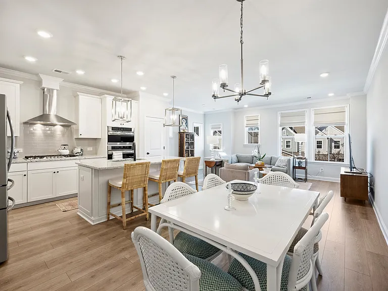 2522 Lydia Ave — Photo 3