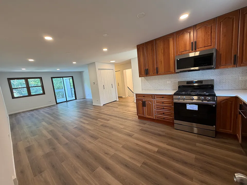 7S427 Olympia Ct