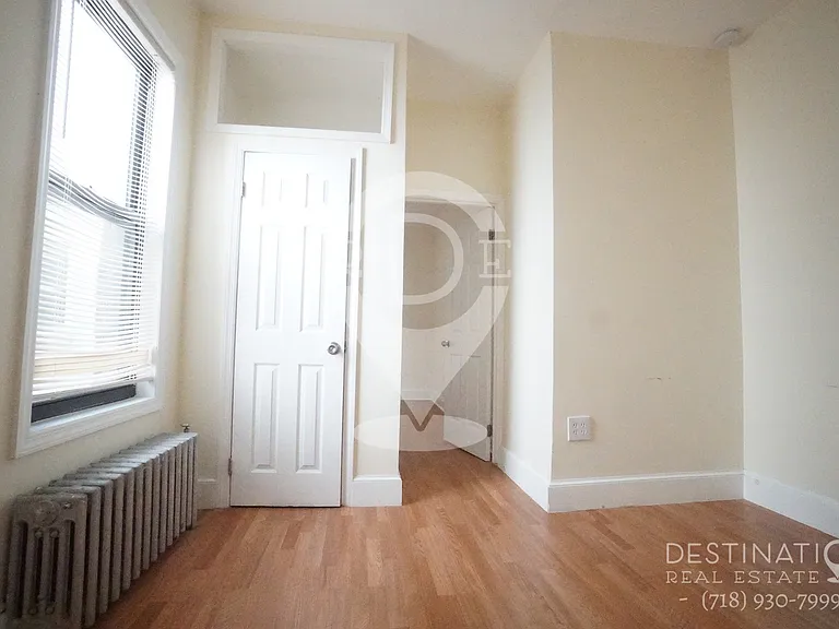 429 48th St #3 — Photo 10