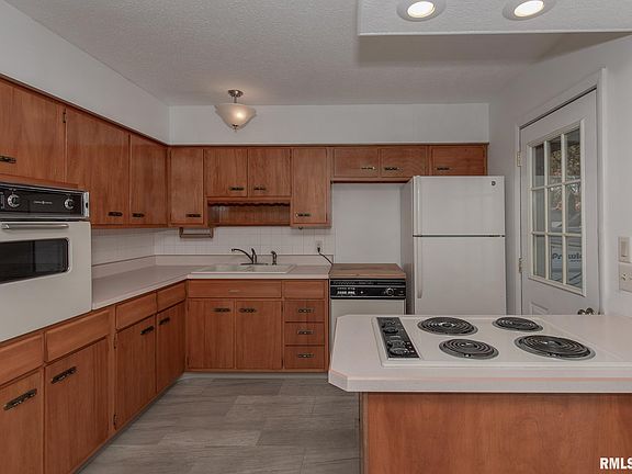 3rd image of 3214 Clover Hills Dr