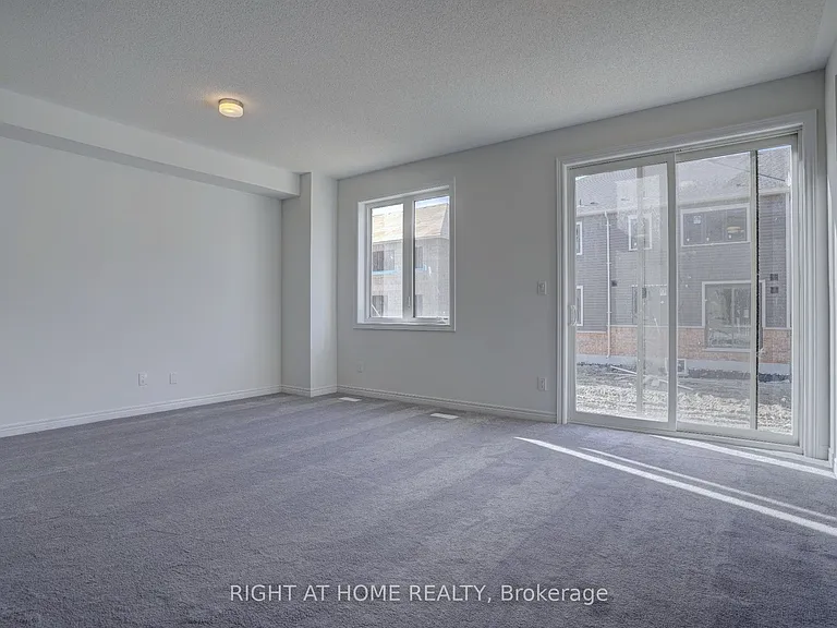 2038 Cameron Lott Cres — Photo 9