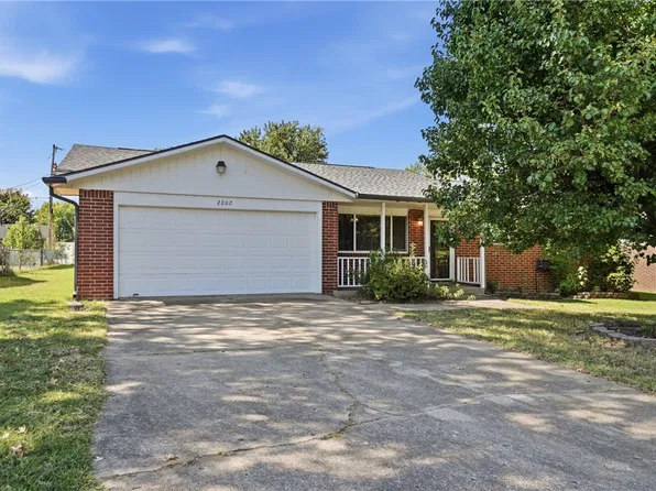 2202 Lynn St, Springdale, AR 72762