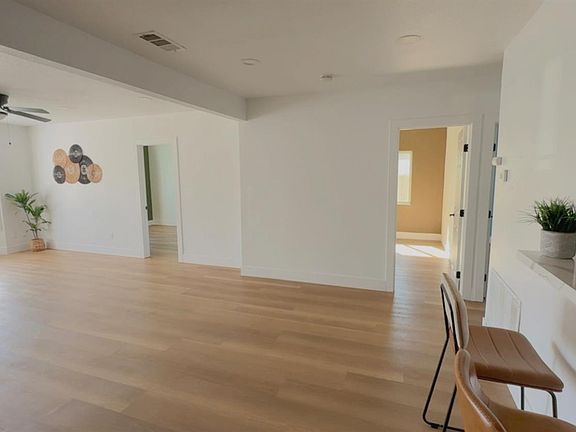 2nd image of 1805 Vernon Ave