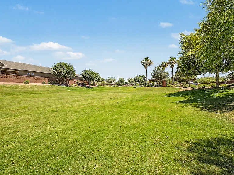 1360 W Joshua Tree Ave — Photo 45