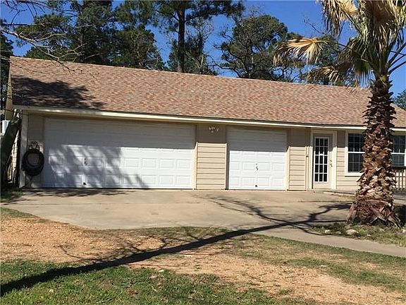 insulated shop and game room with full bath and kitchenette