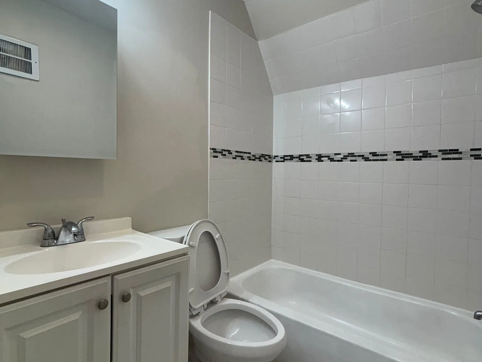 2 bed, 800 sqft, $1,800 — Photo 4
