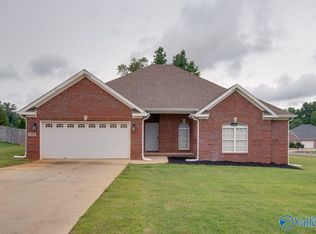 125 Bucks Pocket Dr, New Market, AL 35761
