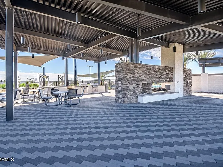 946 W Macaw Dr — Photo 43