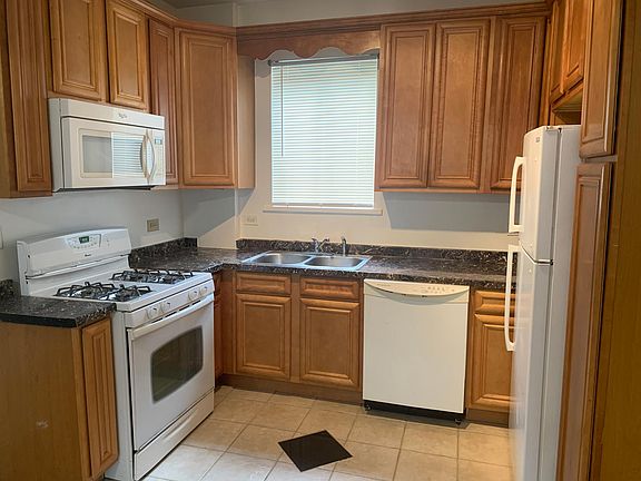 5th image of 2352 N Lowell Ave #1