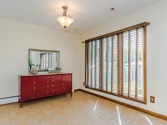 5th image of 2610 Clover Dr