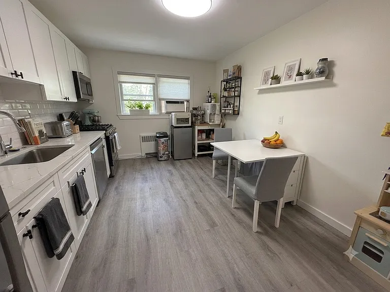 729 Broad Ave #5 — Photo 6