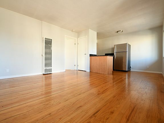 3rd image of 5469 Taft Ave #E