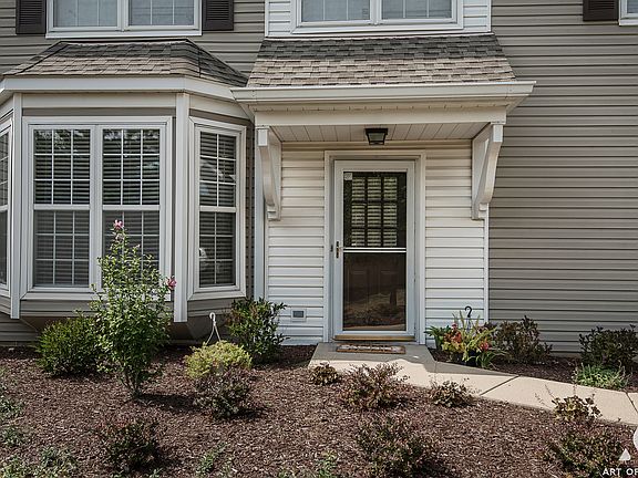 3rd image of 35 Arboretum Dr #35