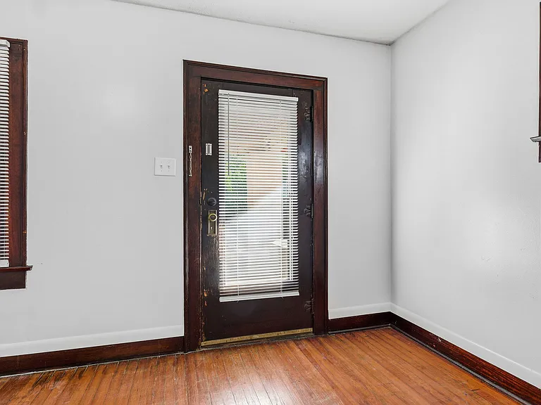 318 Jefferson Ave — Photo 7