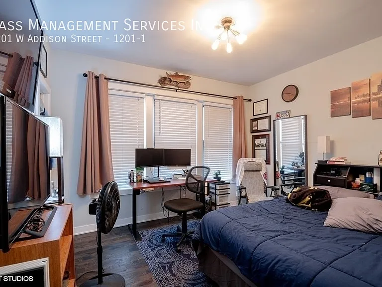 1201 W Addison St #1 — Photo 9